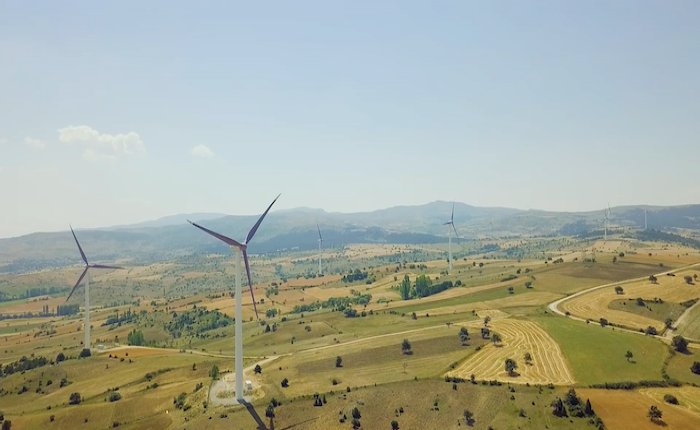 Aydem Yenilenebilir Enerji, Uşak’ta rüzgar enerjisi kurulu gücünü iki katına çıkardı.