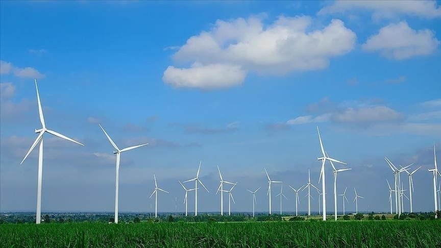 Enerji ve Tabii Kaynaklar Bakanı Bayraktar, Türkiye’nin rüzgarda potansiyelinin 100 bin megavat olduğunu, teknolojideki gelişmelerle bunun 150 bin megavata ulaşabileceğini bildirdi