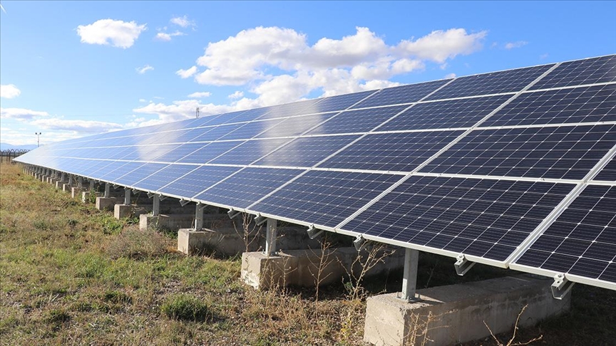 Kış kentinin “güneşi” elektrik enerjisine dönüşüyor.
